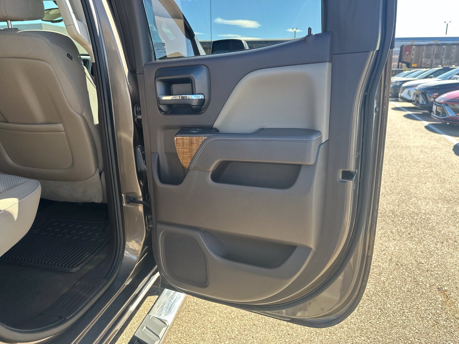 Used 2014 Brown GMC SLE image 25
