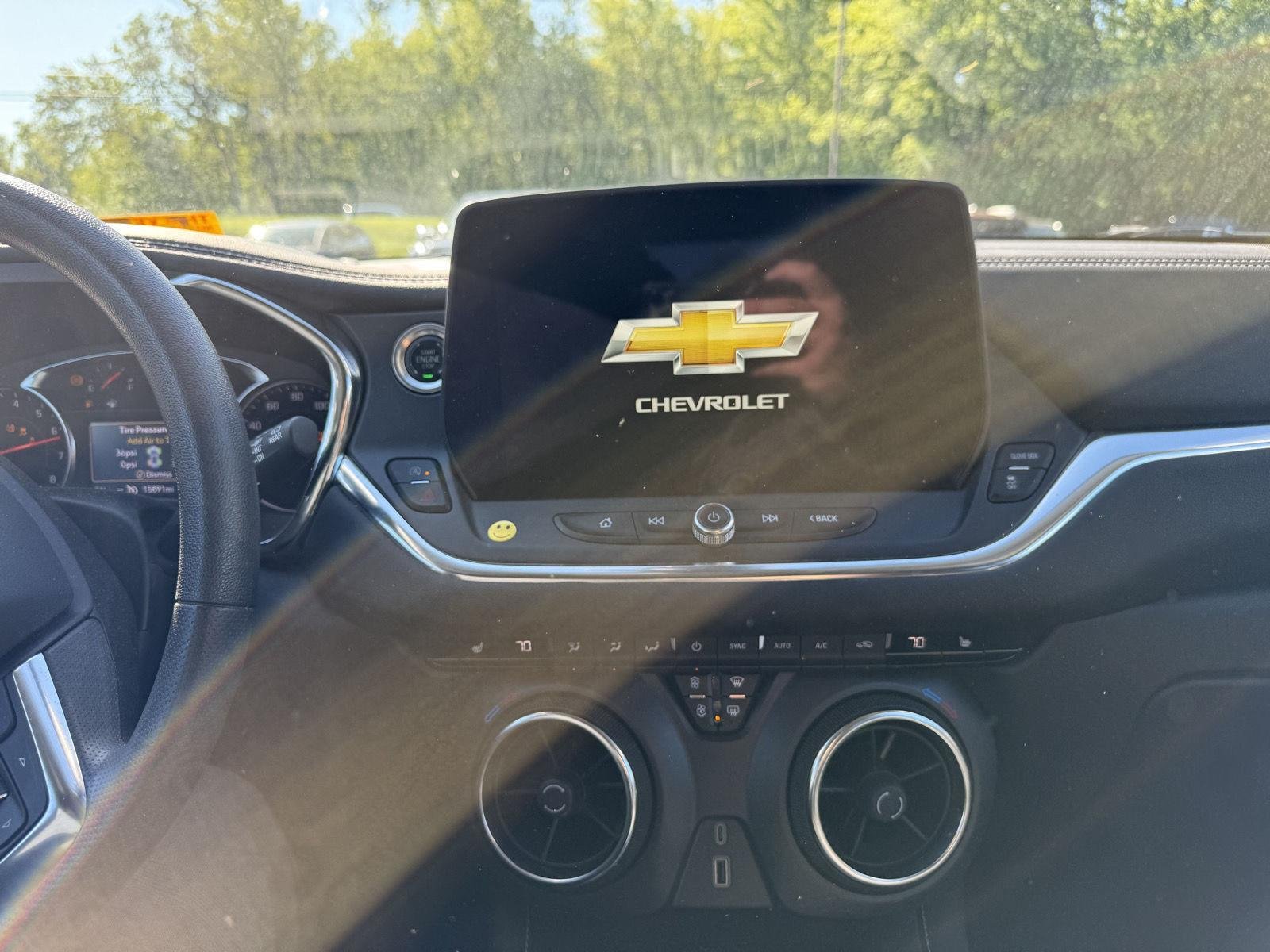 Used 2024 Summit White Chevrolet LT image 5
