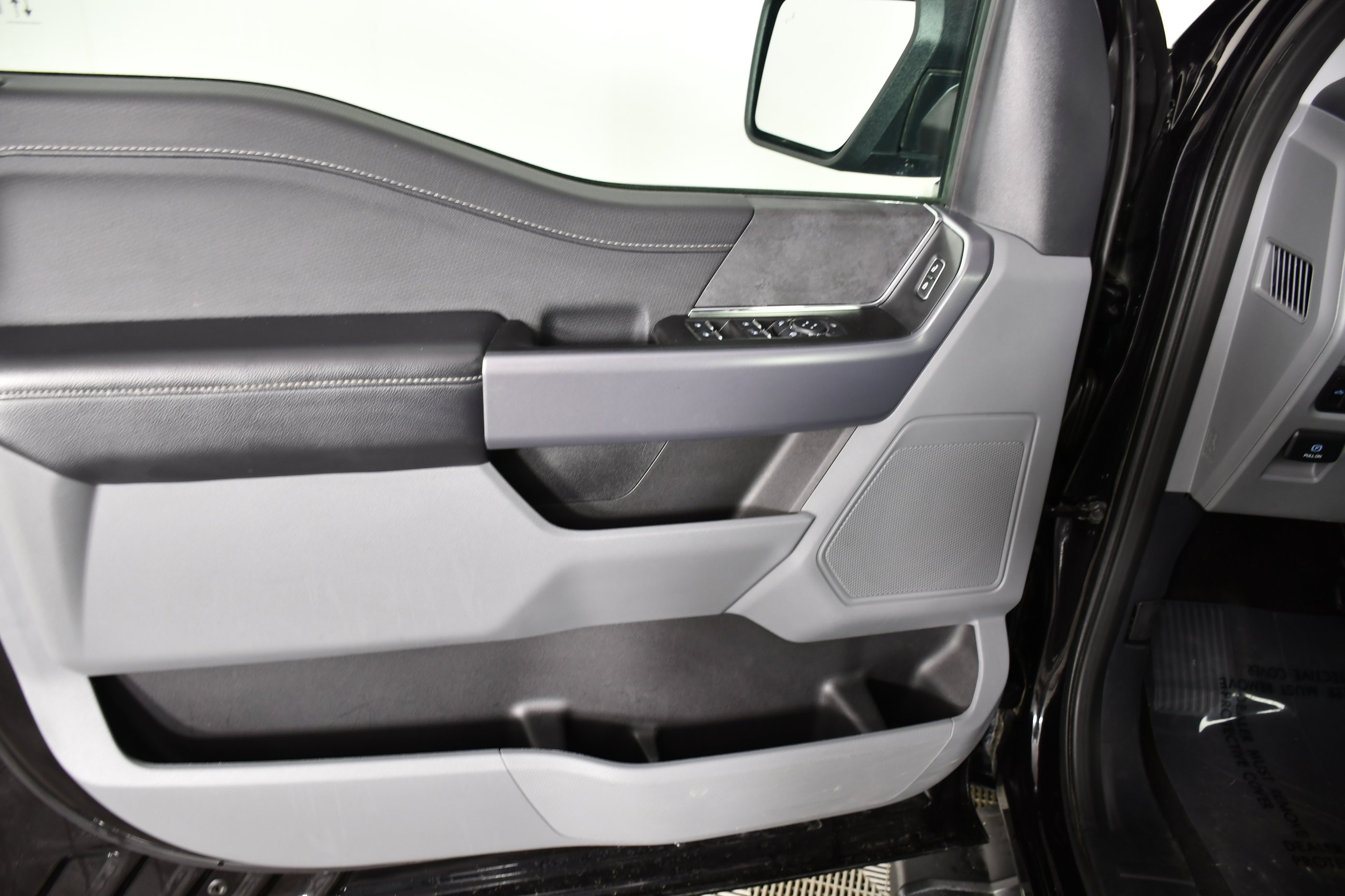Used 2025 Black Metallic Ford XLT image 36