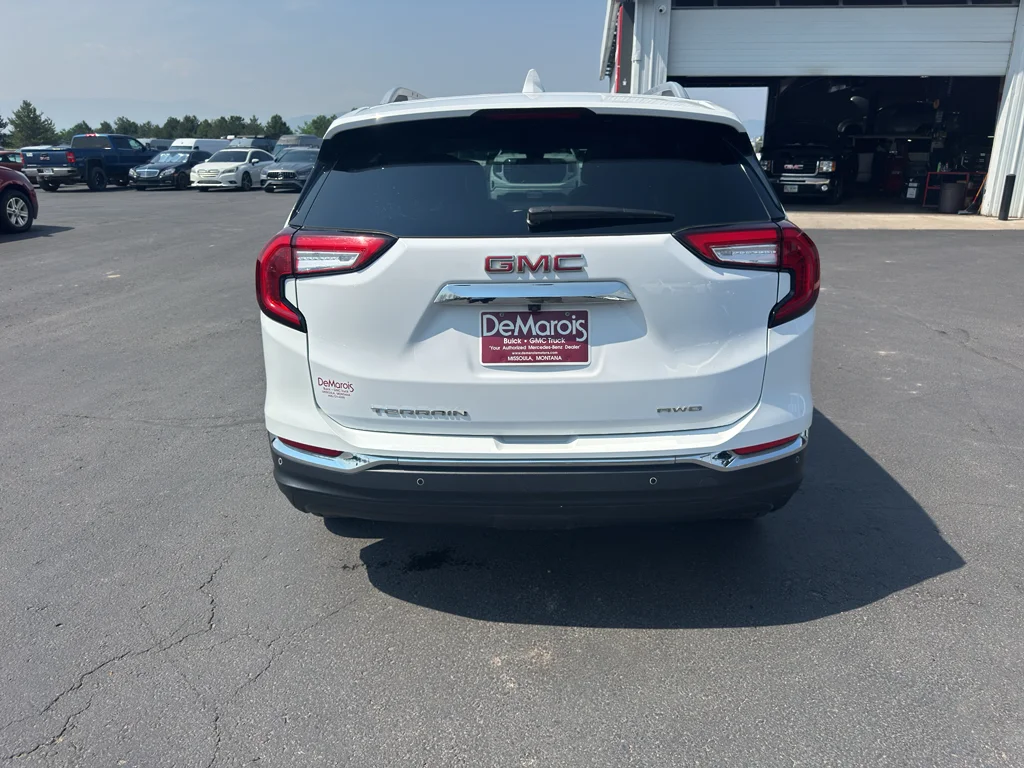 Used 2023 Summit White GMC SLT image 3