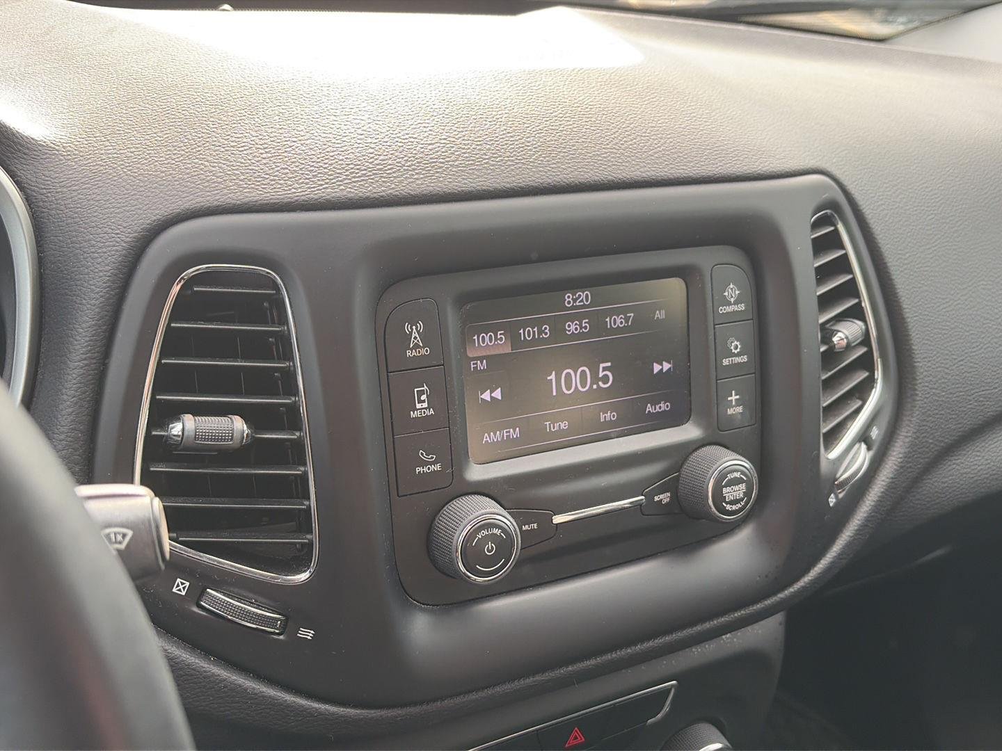 Used 2018 White Clearcoat Jeep Latitude image 11
