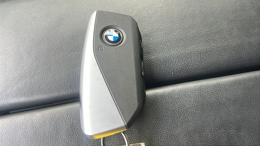 Used 2025 Black BMW xDrive40i image 24