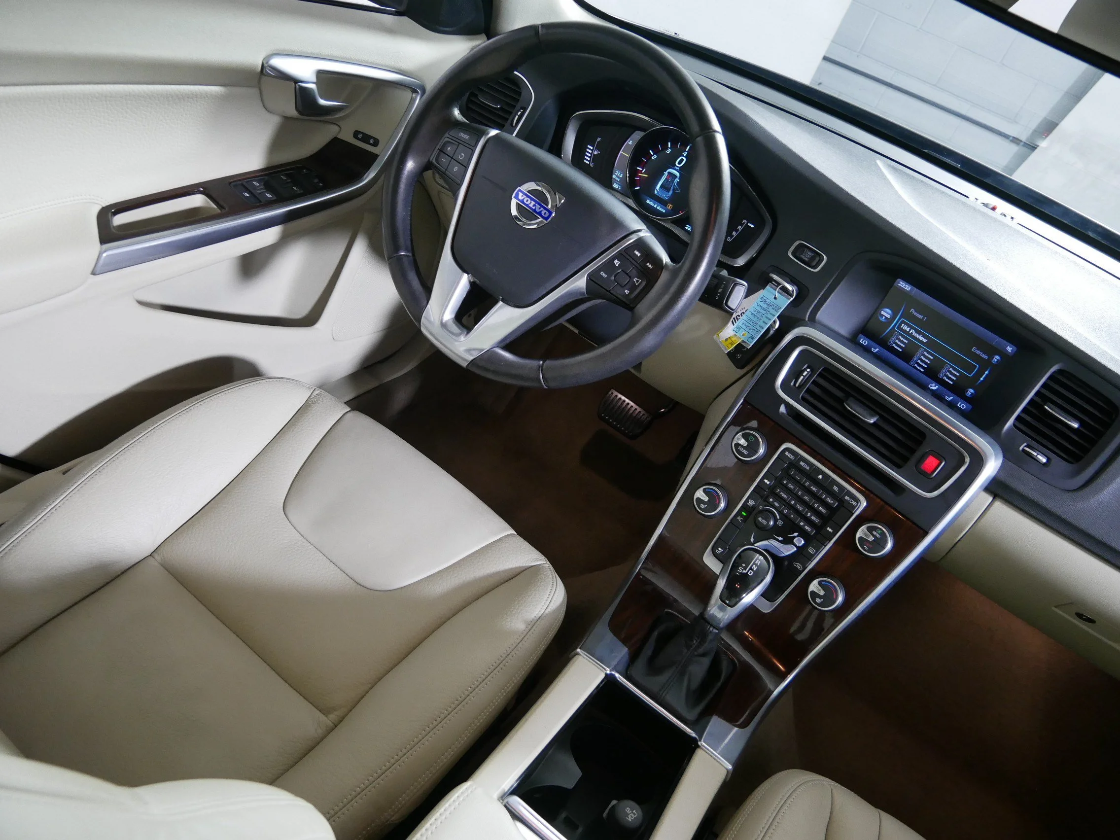 Used 2014 Seashell Metallic Volvo T5 image 9
