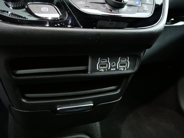 Used 2025 Black Chrysler Select image 23