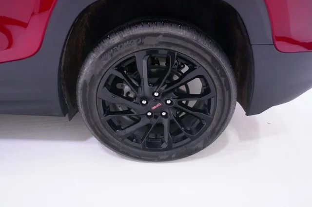 Used 2024  GMC SLE image 6
