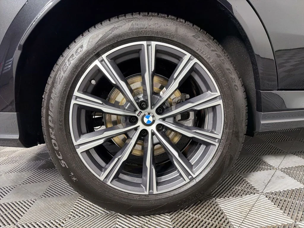 Used 2024 Black Sapphire Metallic BMW xDrive40i image 11