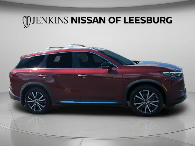 Used 2024 Red INFINITI Sensory image 2