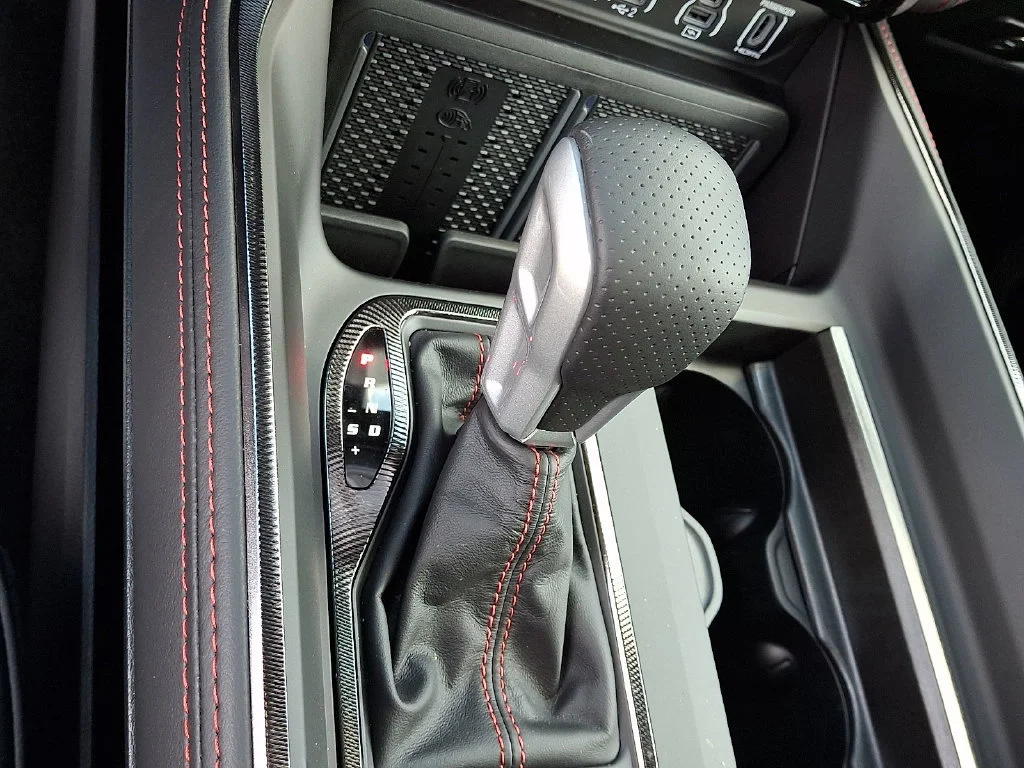 New 2026 Diamond Black Crystal Pearl-Coat Exterior Paint RAM RHO image 16