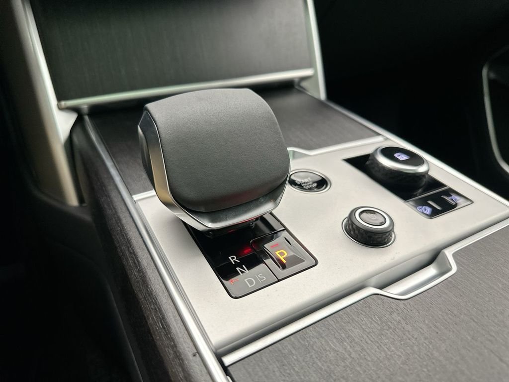 New 2027 Fuji White Land Rover SE image 12