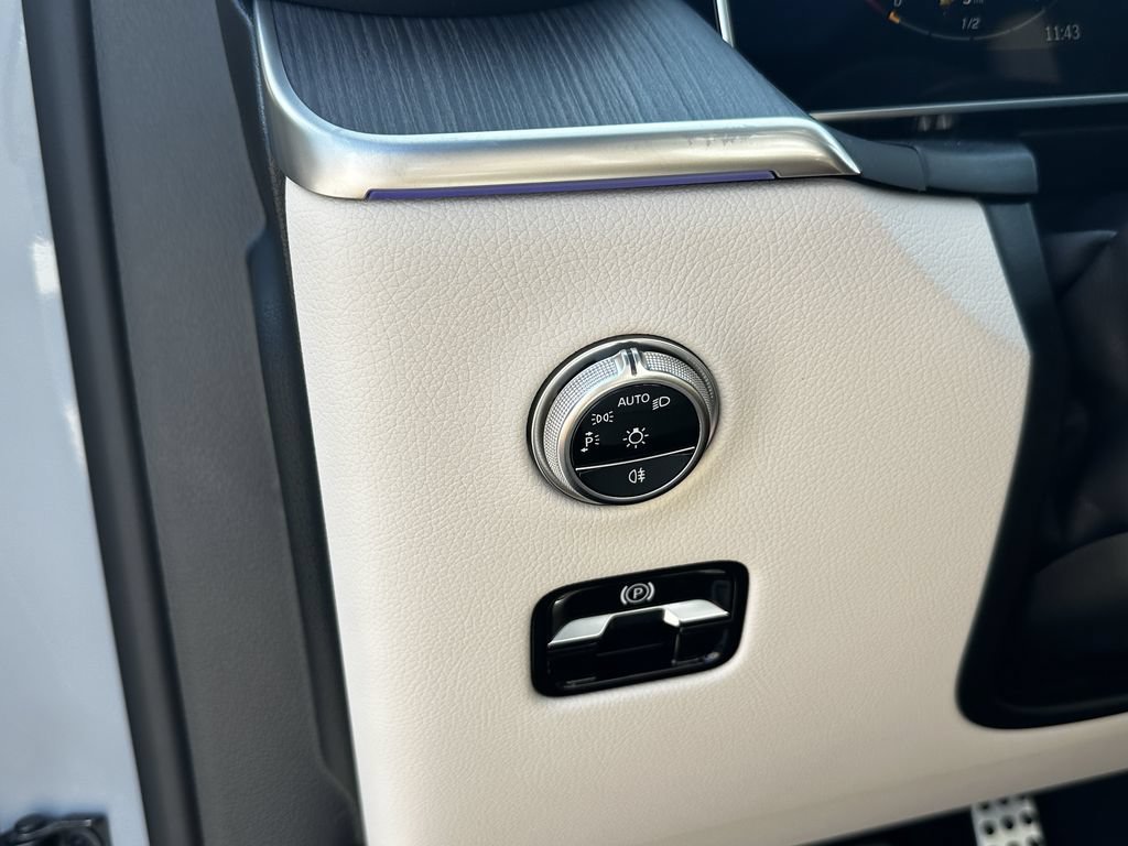 New 2027 MANUFAKTUR Alpine Grey Mercedes-Benz GLC 350e image 71