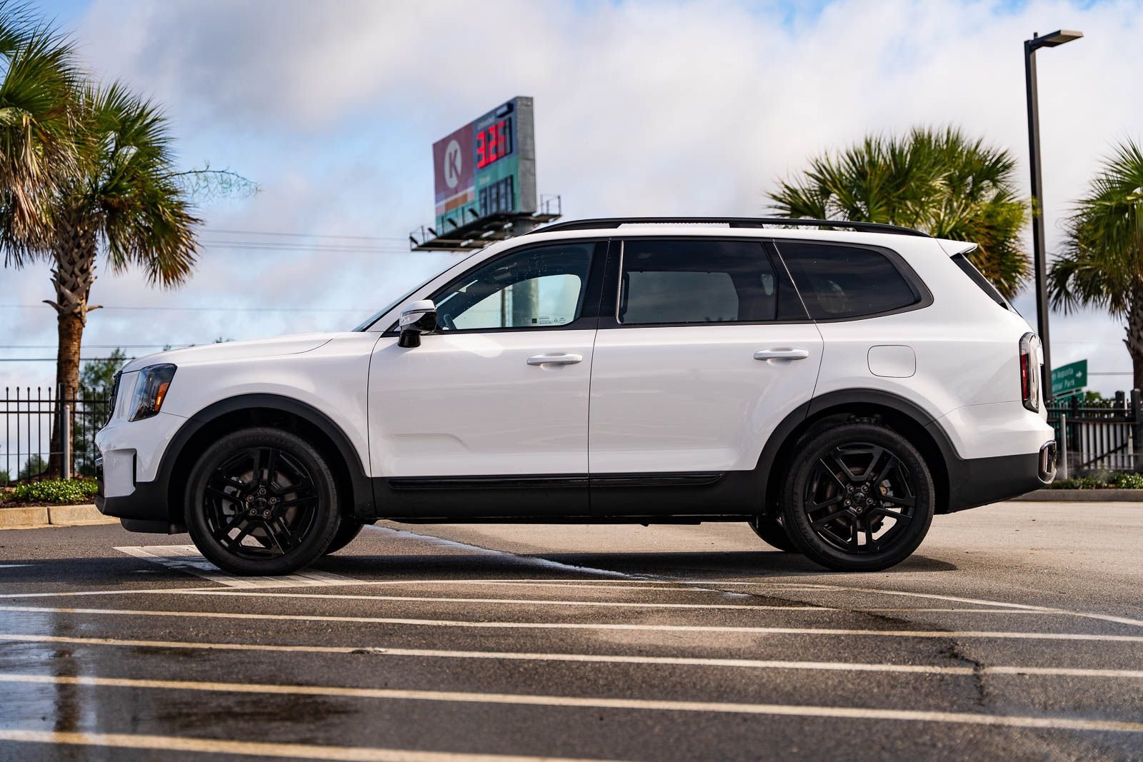 Used 2025 White Kia SX-Prestige X-Line image 3