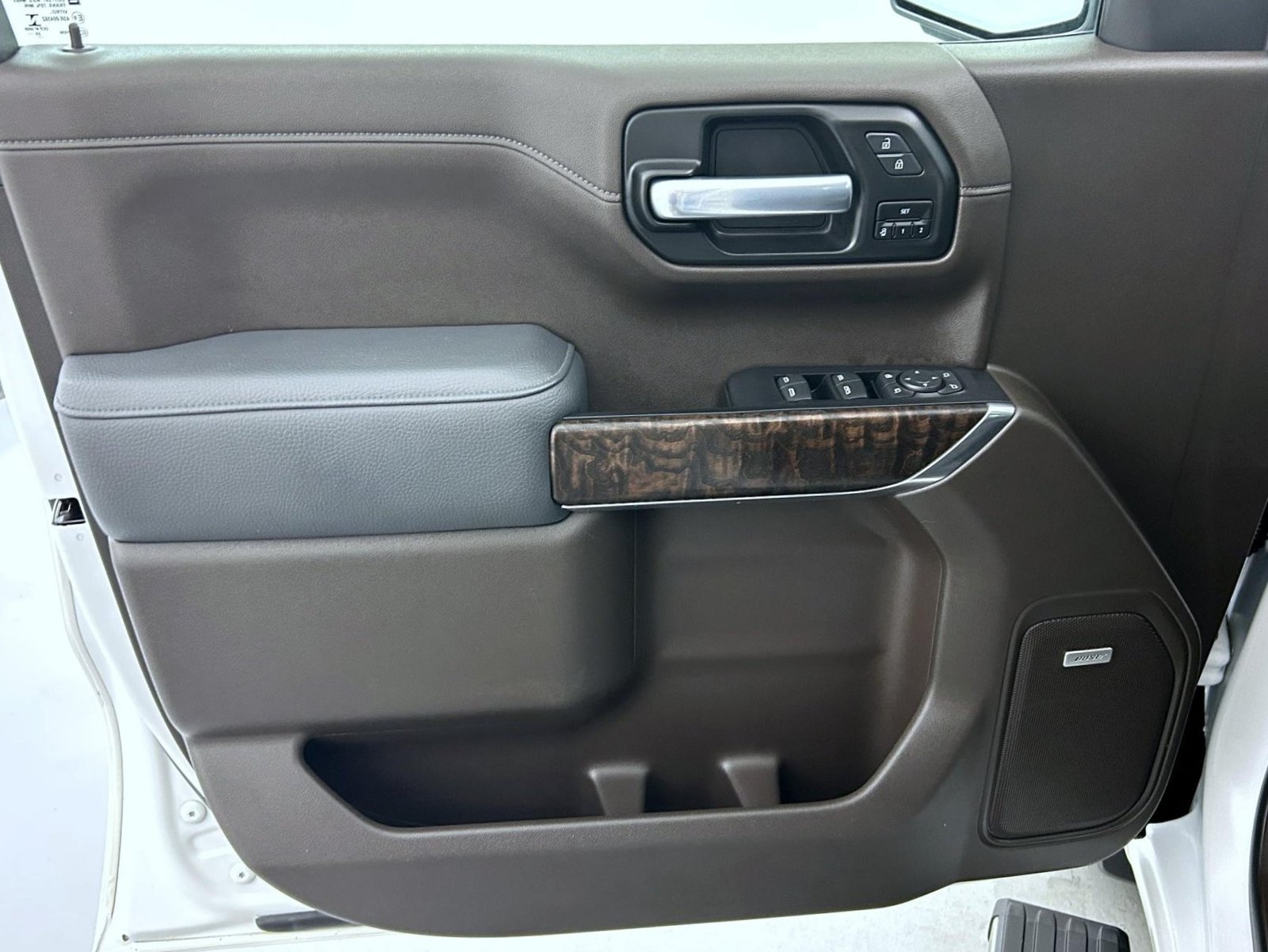 Used 2021 White GMC Denali image 10