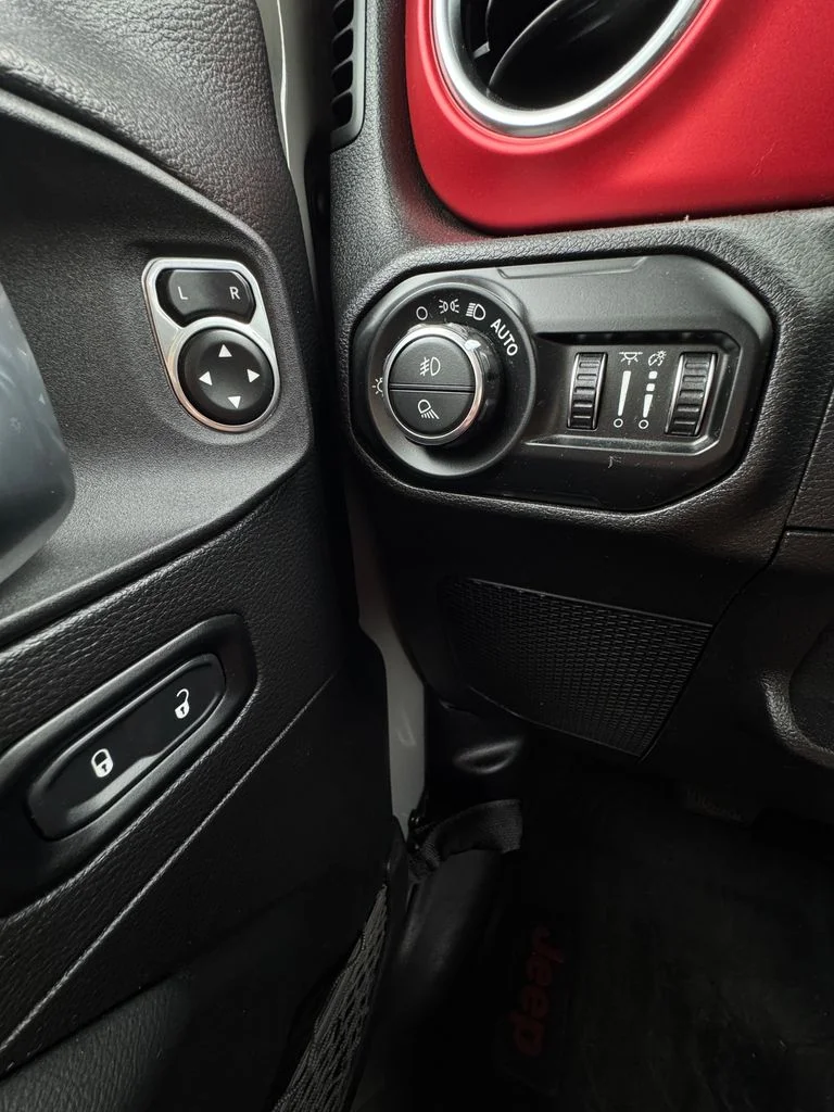 Used 2021 Sting-Gray Clearcoat Jeep Rubicon image 15