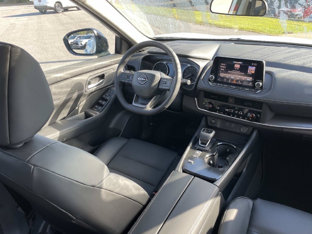 New 2027 Everest White Pearl TriCoat Nissan Dark Armor image 13