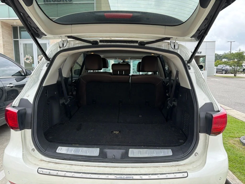 Used 2020 White INFINITI LUXE image 19