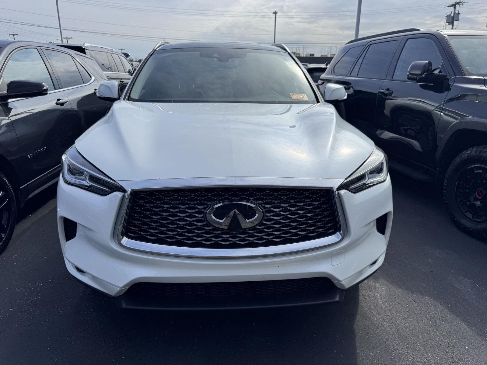 Used 2023 Radiant White INFINITI LUXE image 2