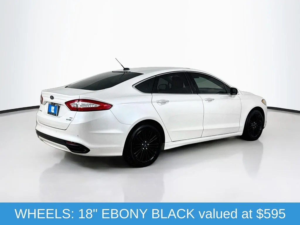 Used 2016 White Platinum Clearcoat Metallic Ford SE image 8