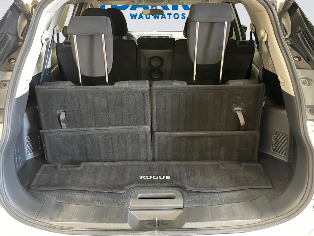 Used 2015 Silver Nissan SV image 35