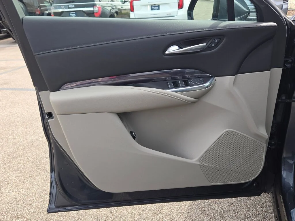 Used 2021 Gray Cadillac Luxury image 21