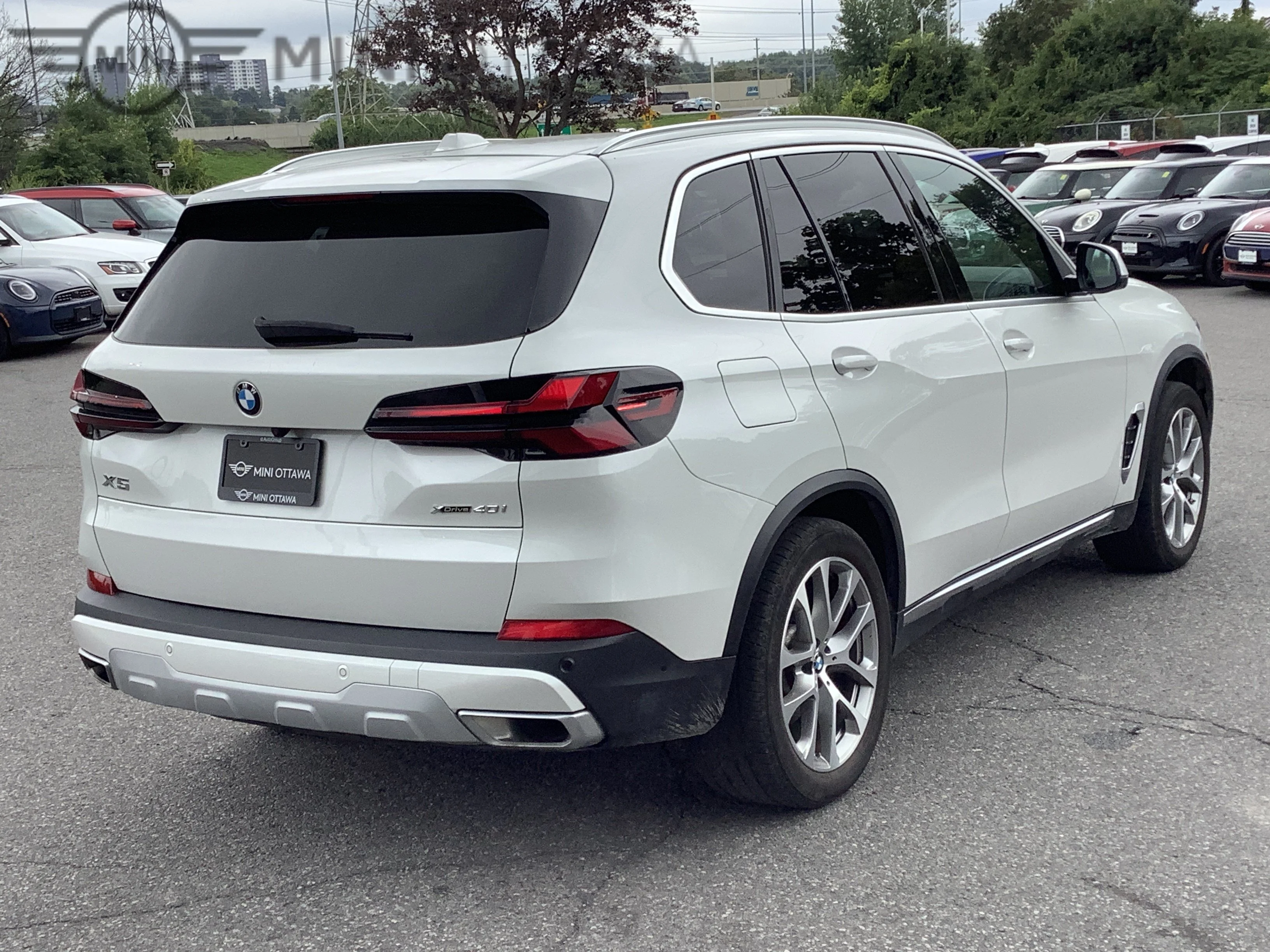Used 2024  BMW xDrive40i image 8