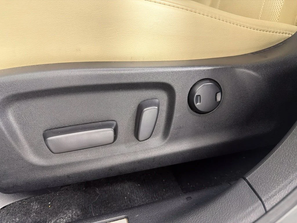 Used 2021 White Lexus 350 image 26