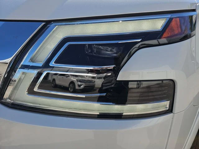 Used 2023 White Nissan Platinum image 30