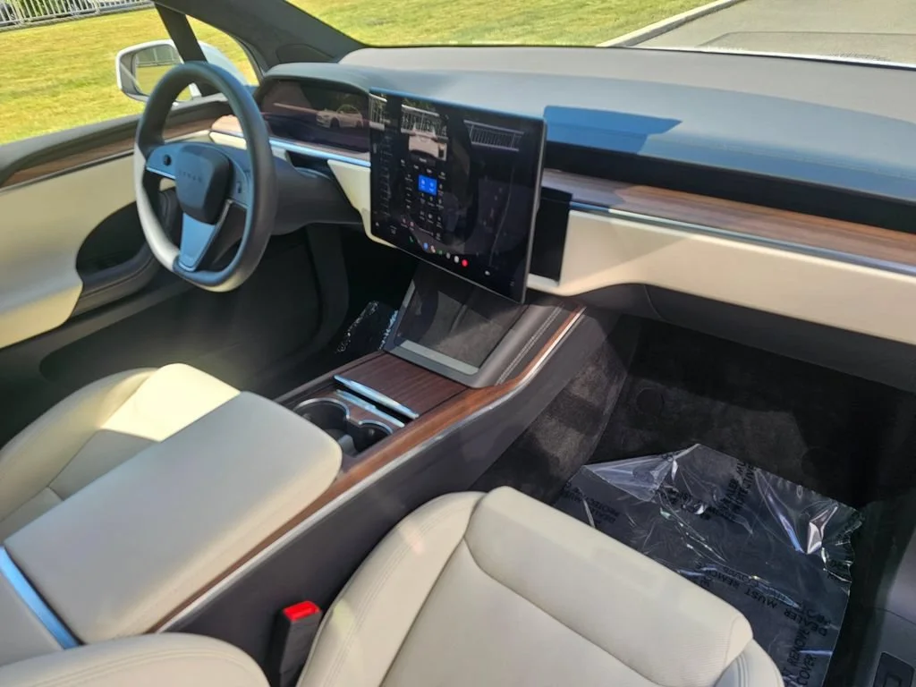 Used 2024  Tesla AWD image 10