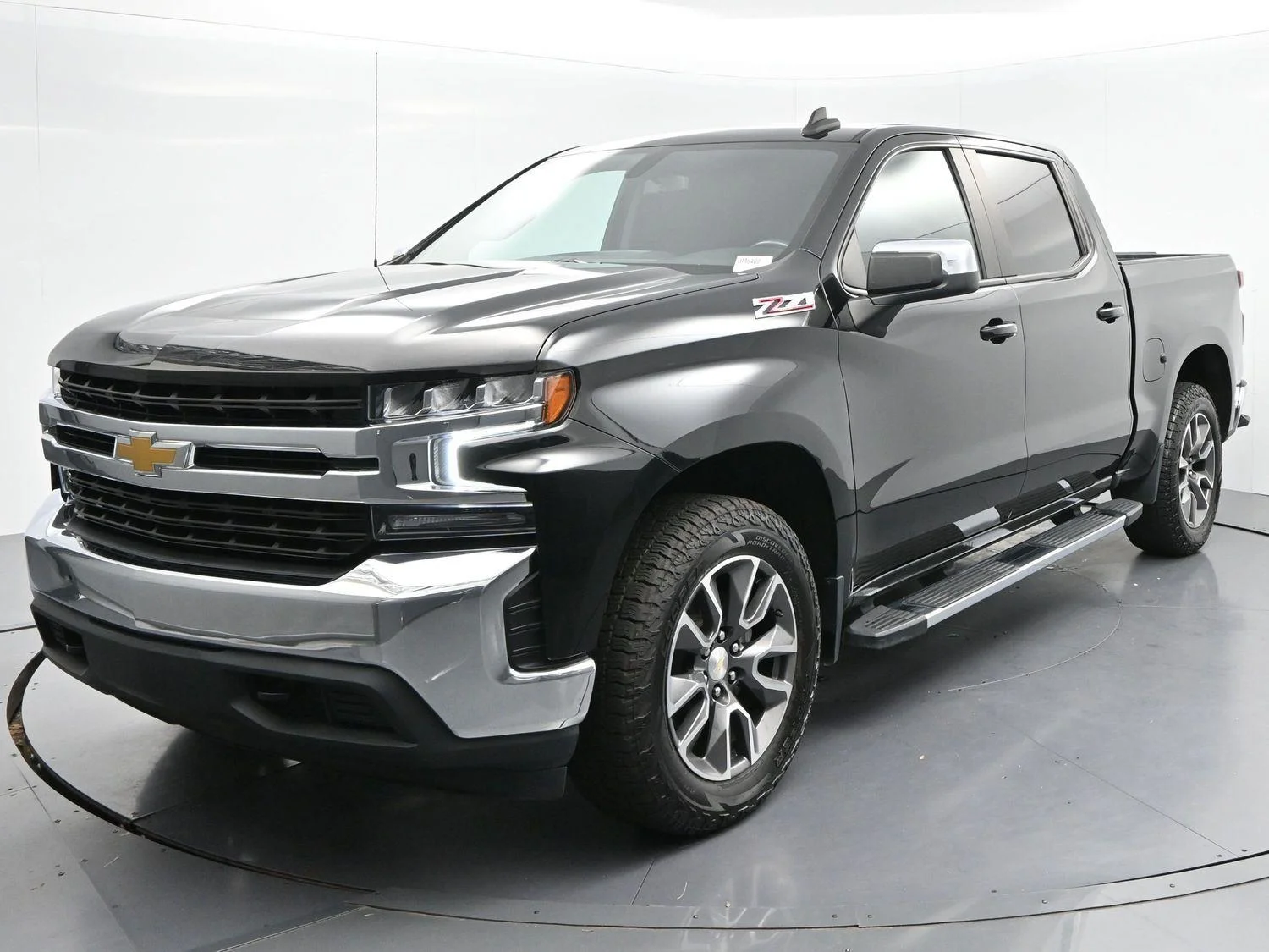 Used 2022 Black Chevrolet LT image 3