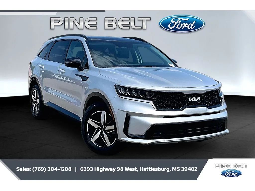 Used 2022 Sparkling Silver Kia S image 1
