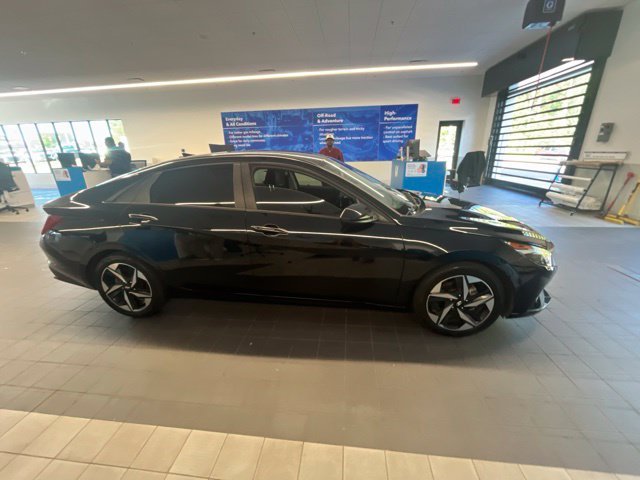 Used 2023 Phantom Black Hyundai SEL image 3