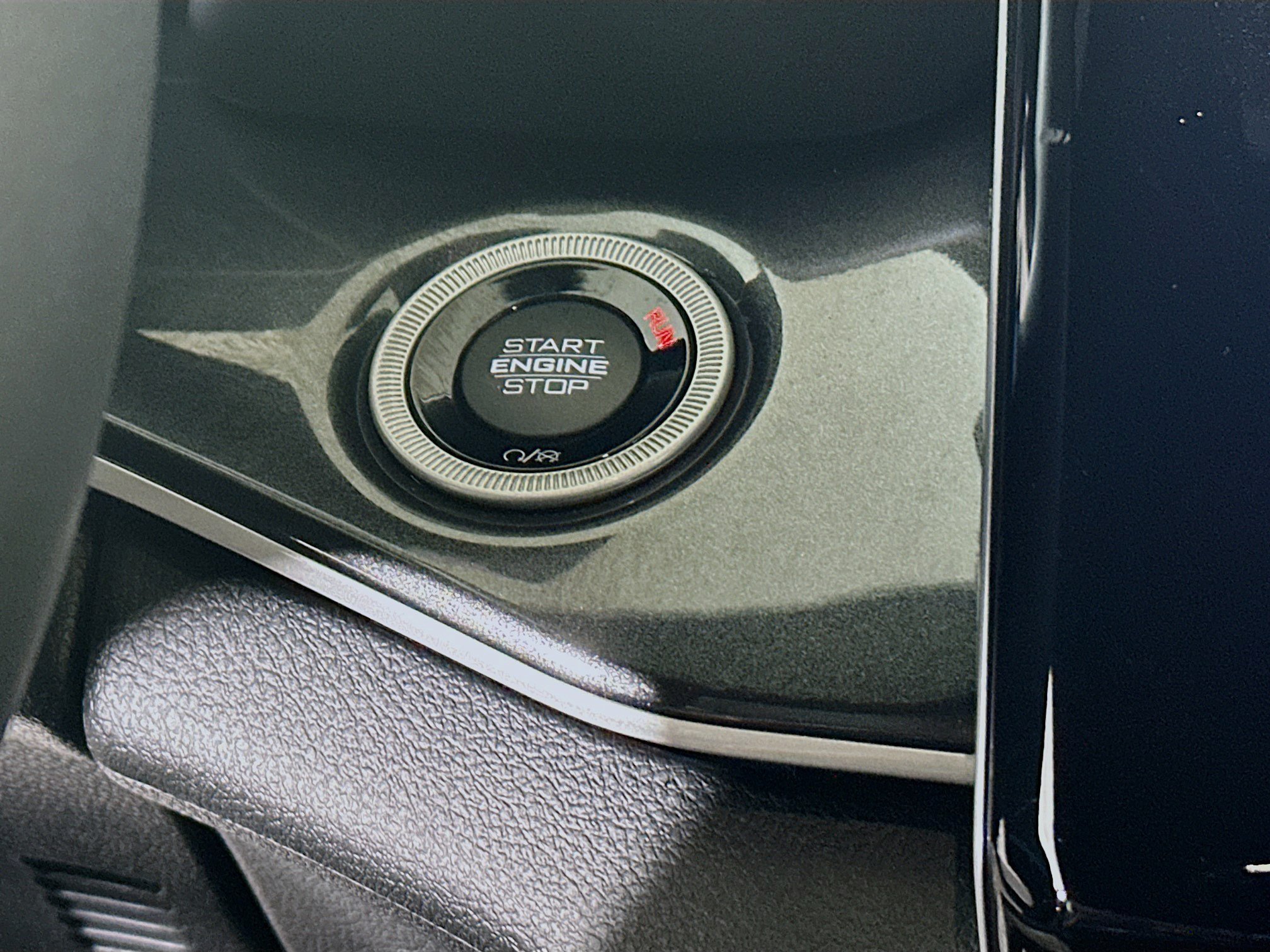 Used 2023 Diamond Black Crystal Pearlcoat Jeep Altitude image 20
