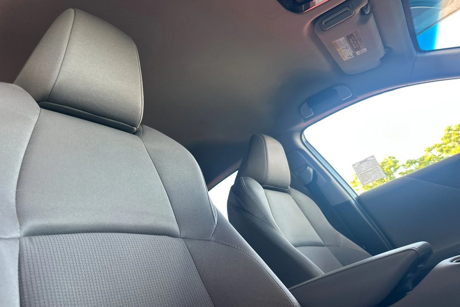 Used 2022 White Toyota LE image 22