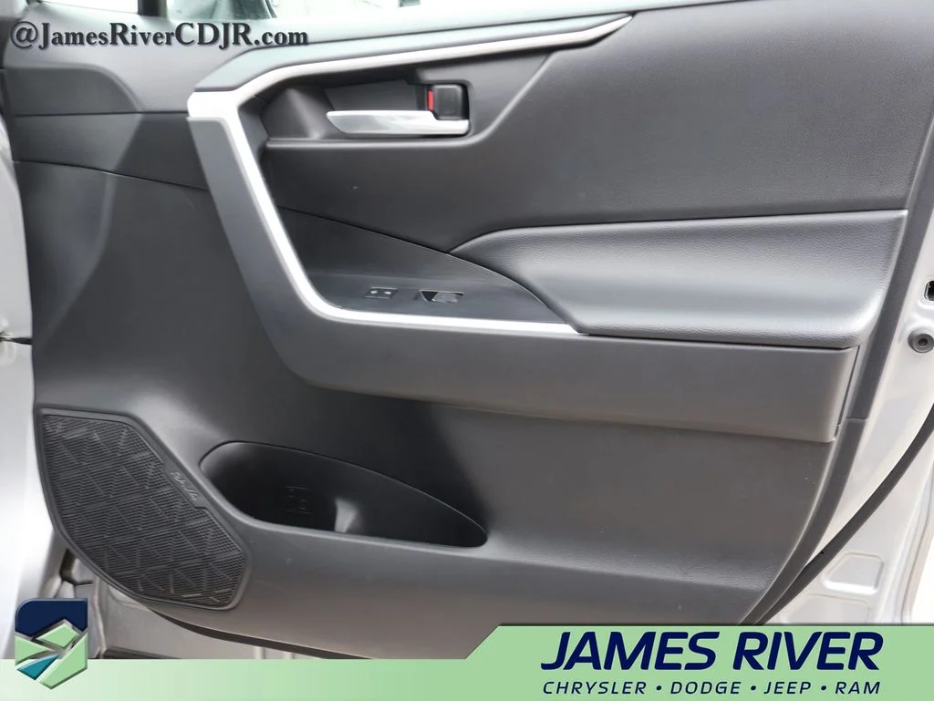 Used 2024 Silver Toyota XLE image 8