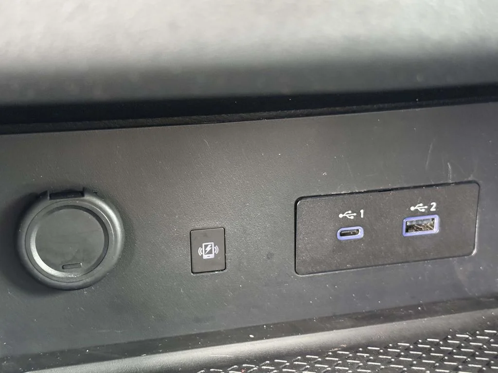 Used 2025 Silver Nissan SL image 21