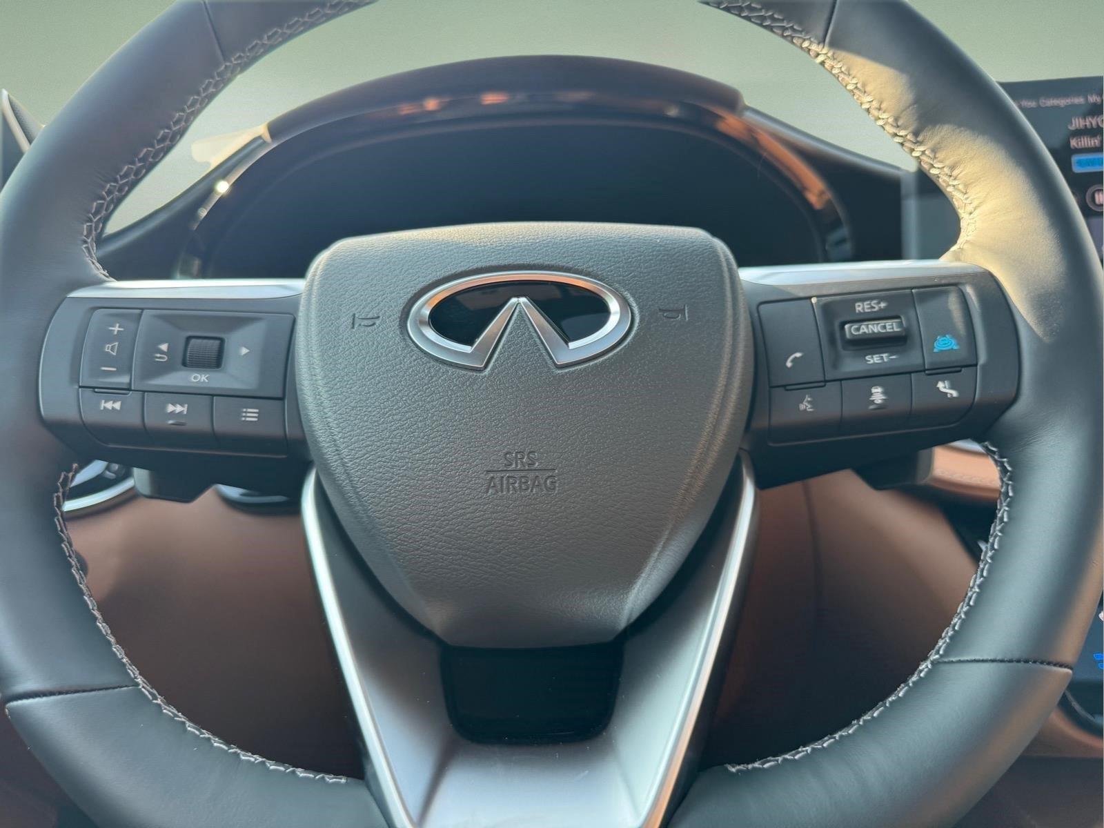 New 2027 2T RAD WHT INFINITI Autograph AWD image 22
