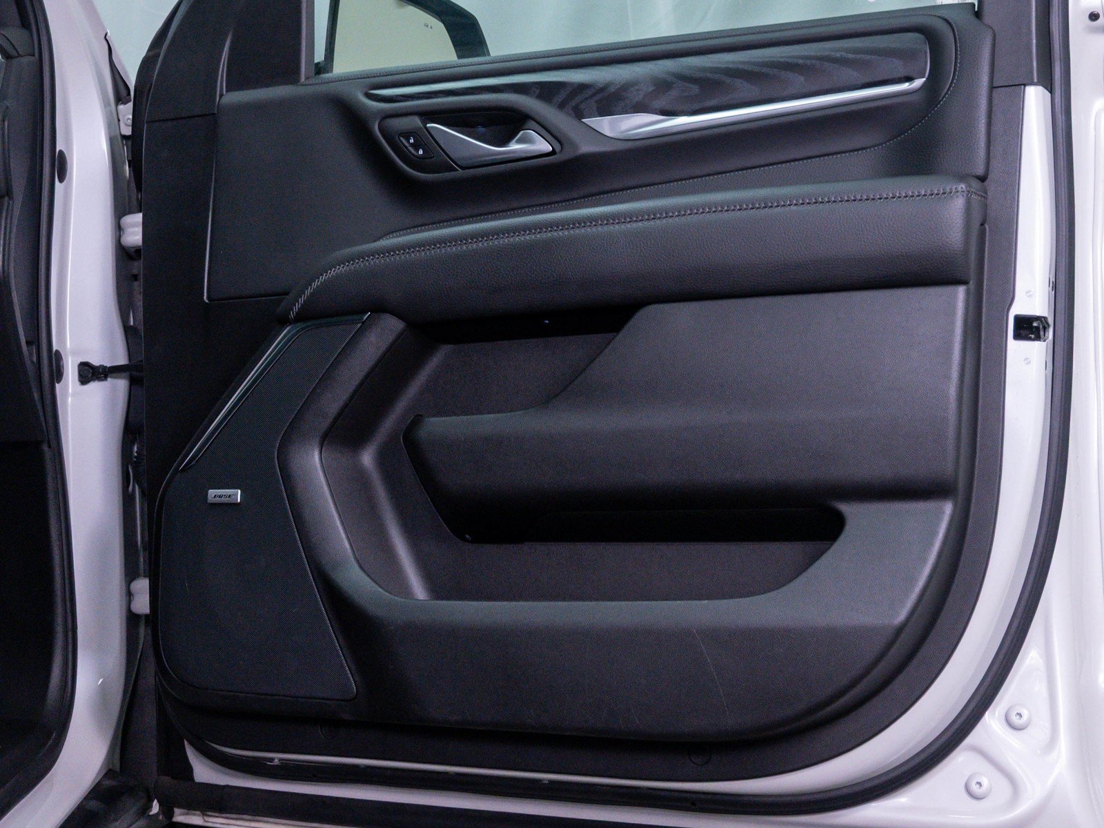 Used 2022 White Frost Tricoat GMC Denali image 10