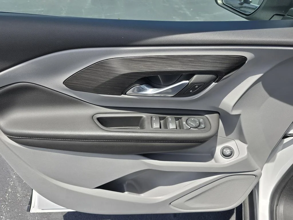 Used 2023 Summit White GMC SLE image 17