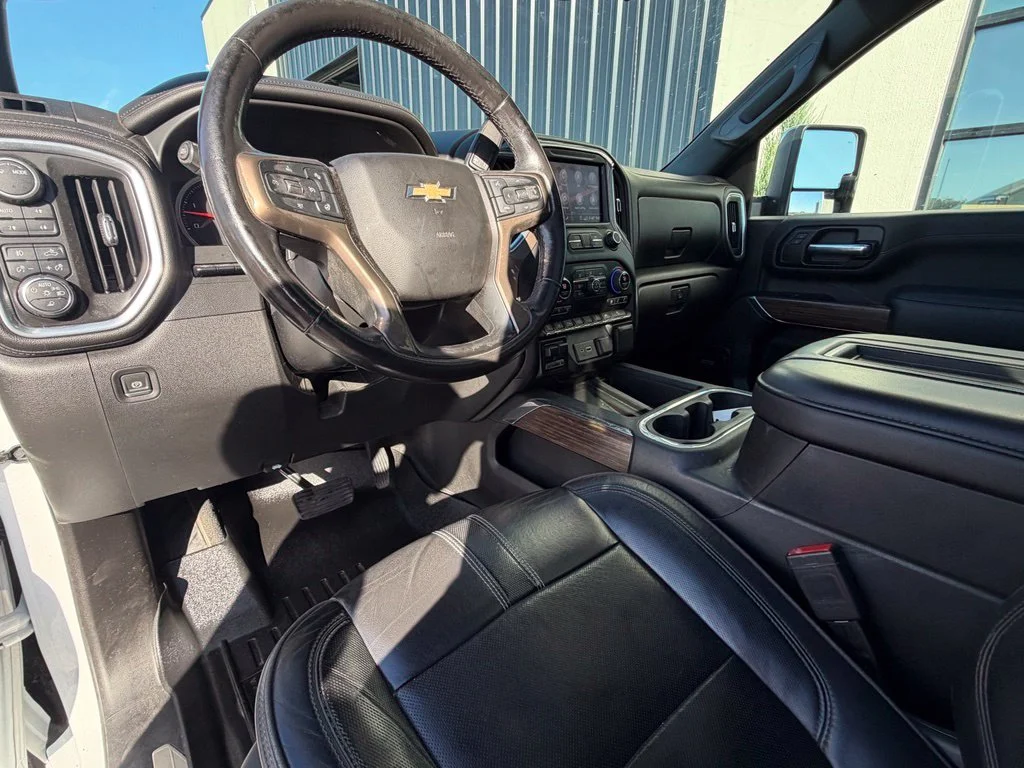 Used 2020 White Chevrolet High Country image 7
