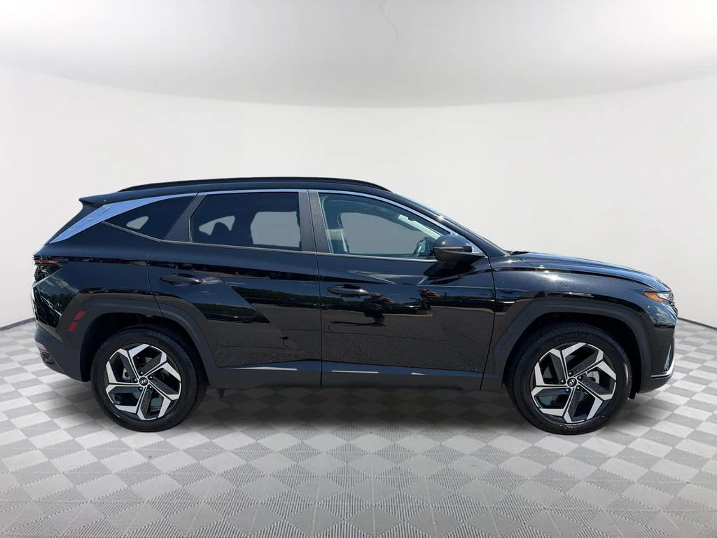 Used 2023 Black Hyundai SEL image 4