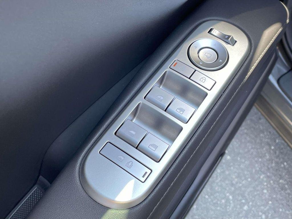 New 2026 Gray Hyundai Blue SEL Premium 7P image 17