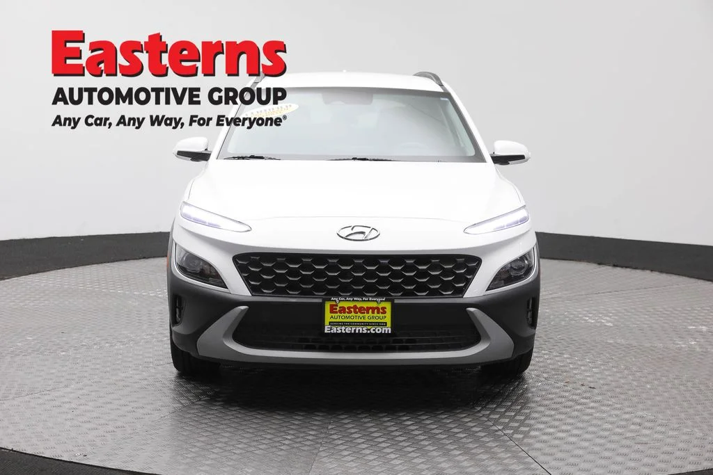 Used 2023 White Hyundai SEL image 2