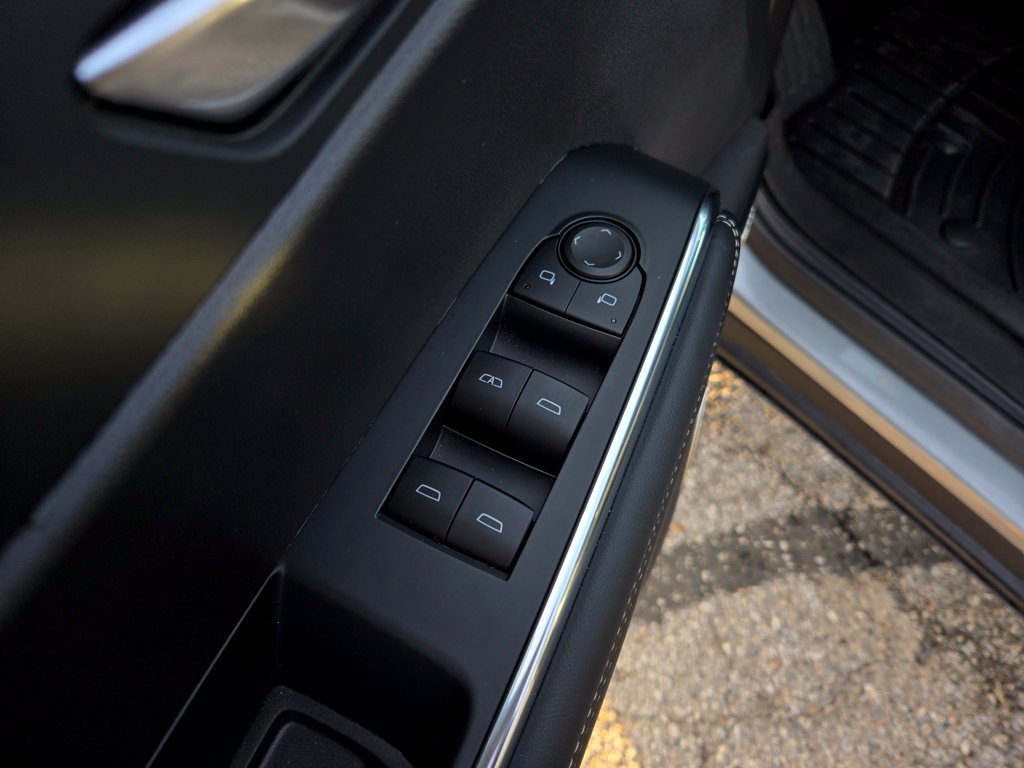 Used 2025 Silver GMC Elevation image 12