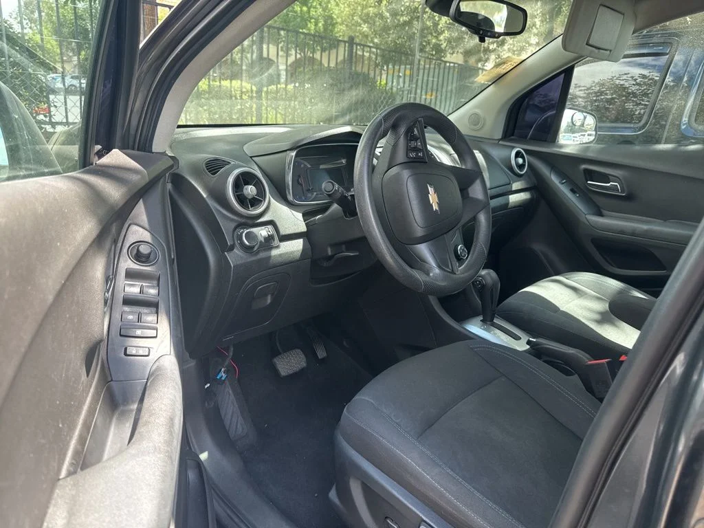 Used 2016 Gray Chevrolet LS image 5