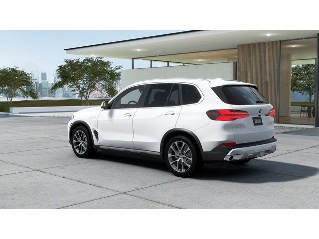 New 2026 Alpine White BMW X5 50e image 2