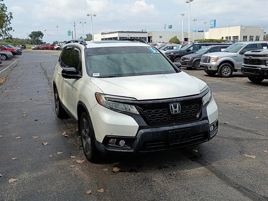Used 2019 WHITE Honda Touring image 1