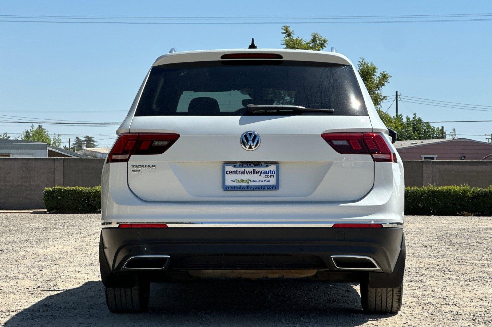 Used 2018 Pure White Volkswagen SEL Premium image 5