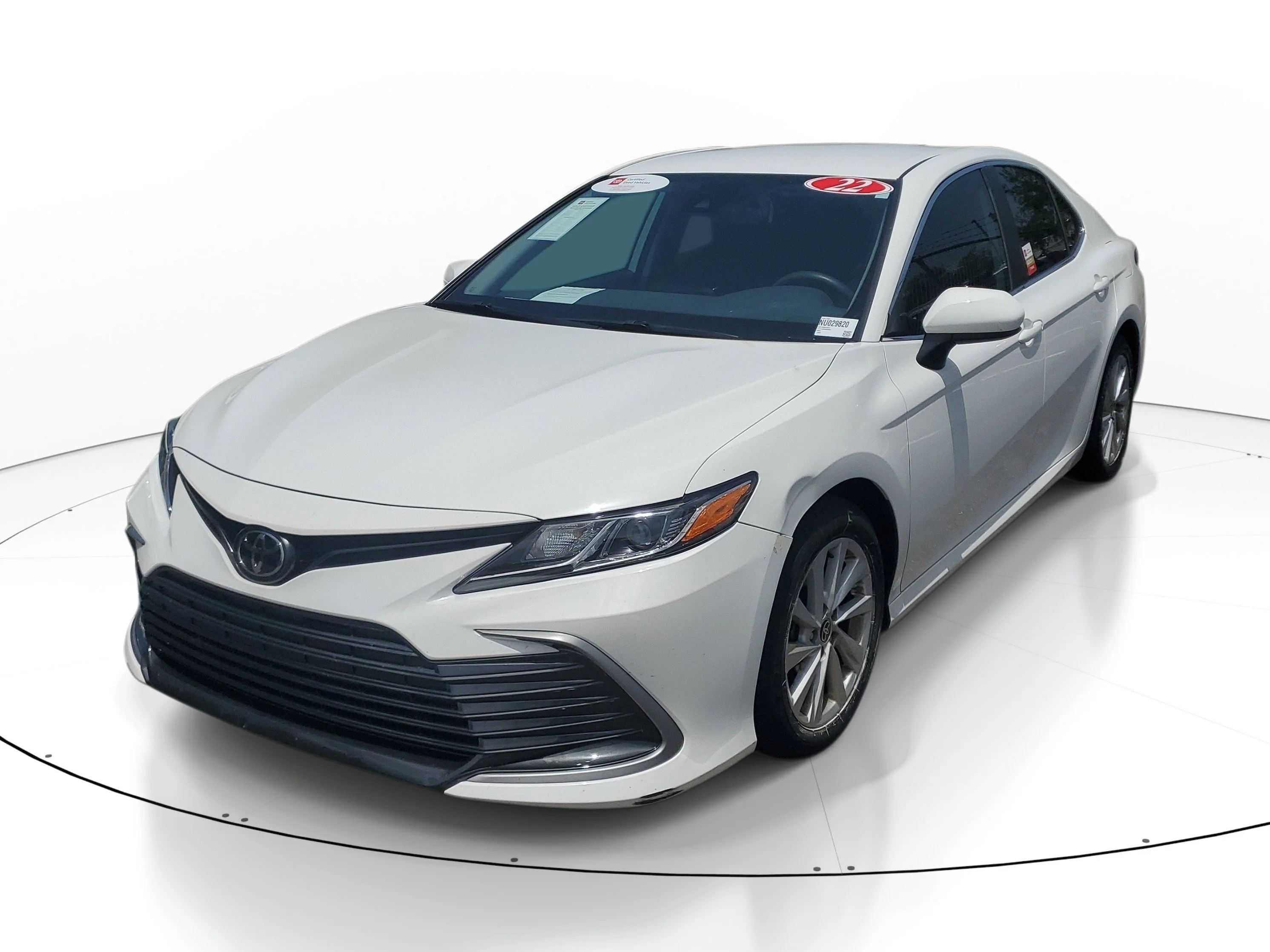 Used 2022 White Toyota LE image 3