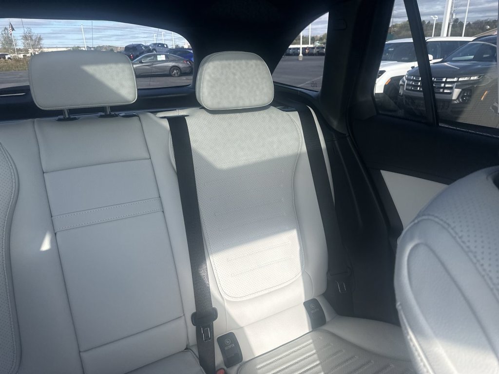 Used 2026  Mercedes-Benz GLC 300 image 14