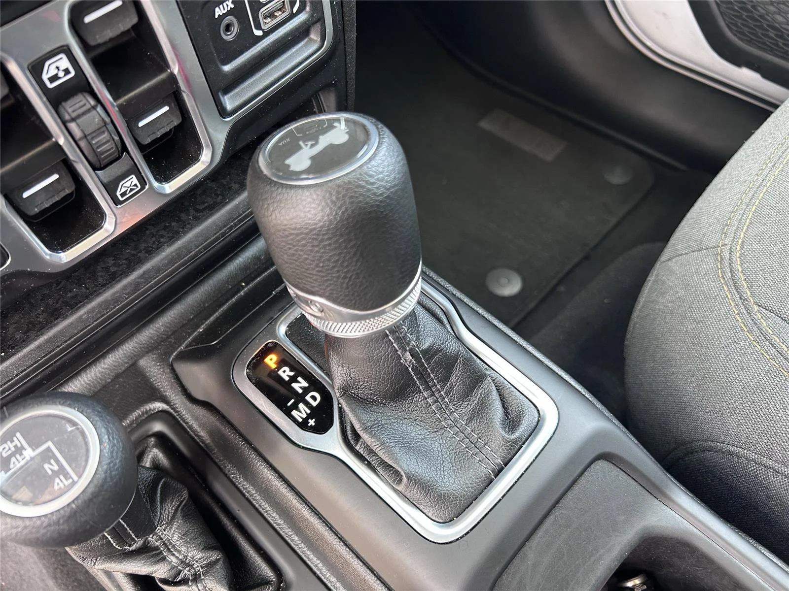 Used 2025 Bright White Clearcoat Jeep Sahara image 18
