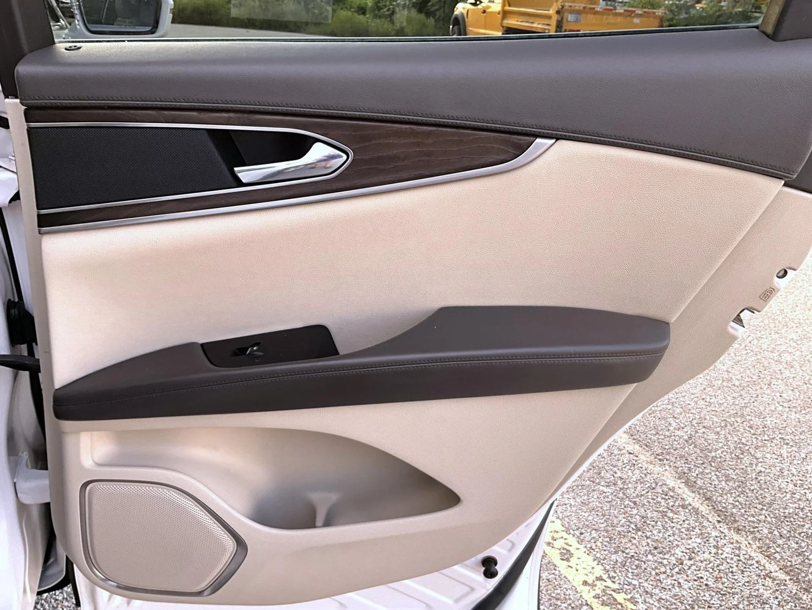 Used 2017 White Lincoln Reserve image 20